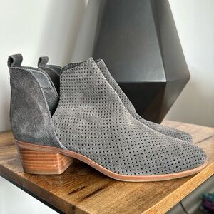 Dark gray leather/suede Dolce Vita booties! NWOT women’s size 7.5